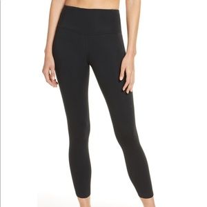 Medium Zella high waist studio light pocket 7/8 leggings